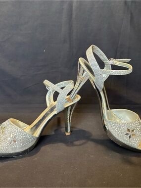 Silver Rhinestone Women's size 9 High Heel Formal Open Toe Shoes Ankle Straps